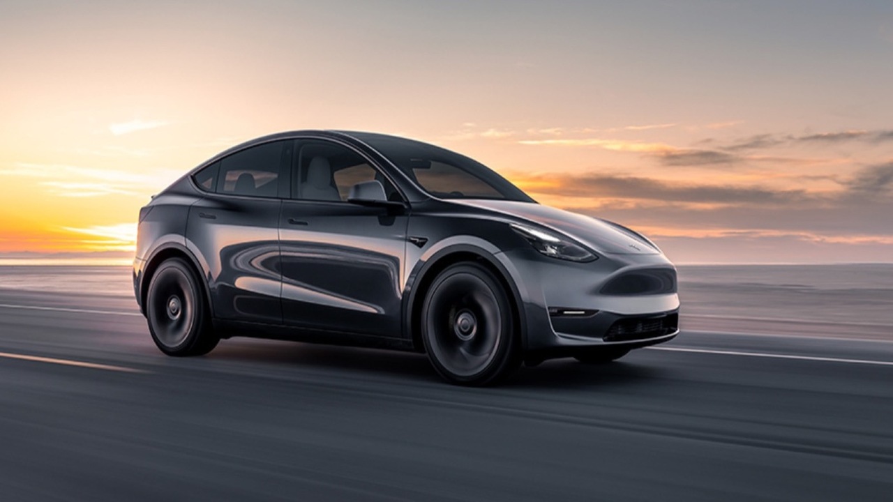 Tesla Model Y Performance: i freni posteriori sarebbero più piccoli, celati dietro coperture di plastica  